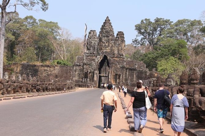 Angkor Wat highlight Tour From Sunrise -Small Group - Clothing, walking, and age rules