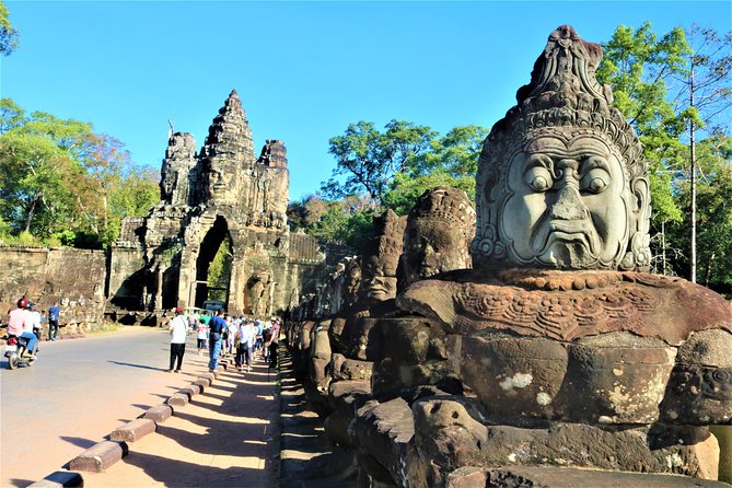 Angkor Wat Highlights and Sunrise Guided Tour from Siem Reap - Clothing, walking, and the heat