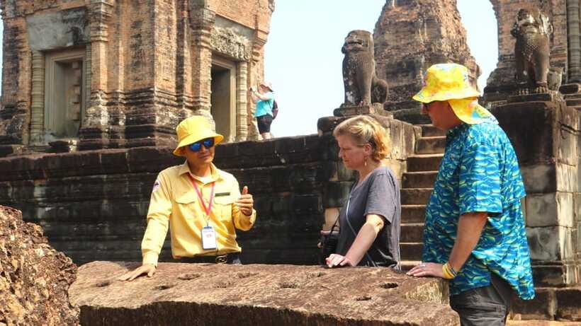 Angkor Wat: Highlights and Sunrise with Spanish Guide - Bayon’s stone faces and Angkor Thom