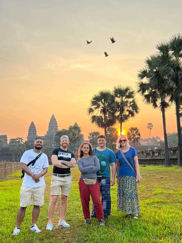 Angkor Wat: Highlights and Sunrise with Spanish Guide - Transport, comfort, and the real cost