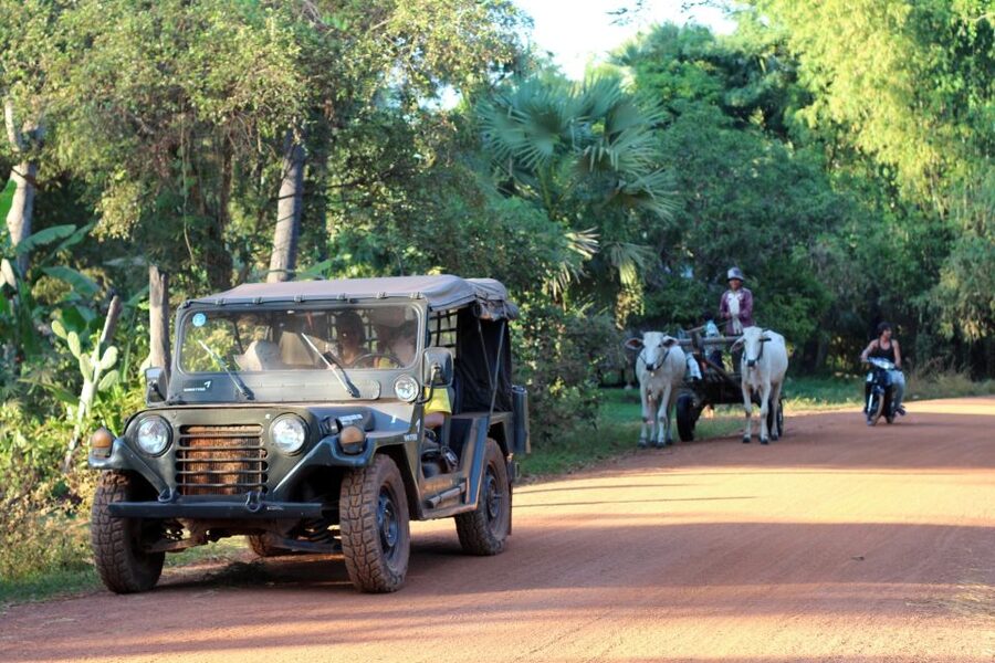 Angkor Wat in a vintage Jeep with driver - jeep rental - Choosing extra temples on the Small Circuit