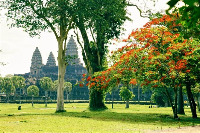 Angkor Wat one Day Private Tour for All Highlight Angkor Temples - Phnom Bakheng closes the day with broad views