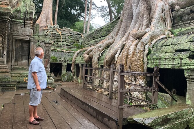 Angkor Wat Small Circuit & Sunset Tour - What the guide adds to the day