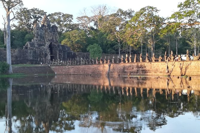 Angkor Wat Small Circuit Tour - Angkor Thom: more than a quick South Gate photo