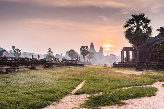 Angkor Wat Small-Group Sunrise Tour from Siem Reap - Watching sunrise at Angkor Wat