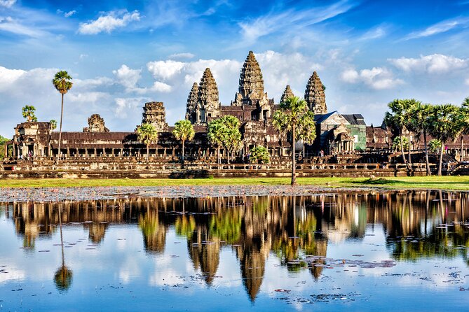 Angkor Wat Small Group Tour Inclusive lunch - Three hours at Angkor Wat, the grand finale