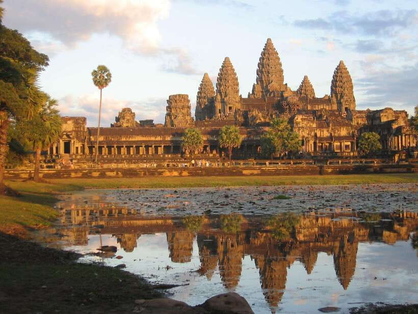 Angkor Wat: Small-Group Tour with Balloon Ride and Lunch - An early start from Siem Reap