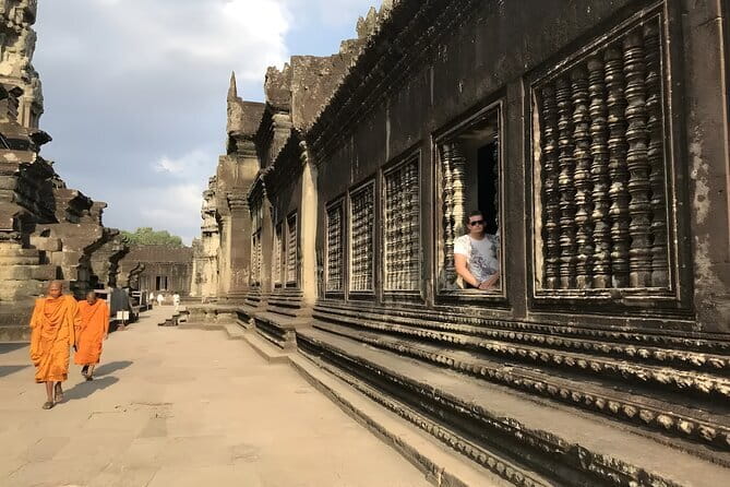 Angkor Wat & Small Tour with Bonteay Srei Temples - Bayon and the fortified city of Angkor Thom