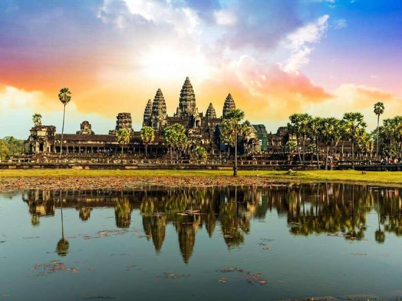 Angkor Wat Small Tour With Private Tuk Tuk - Angkor Wat: begin with the great centerpiece