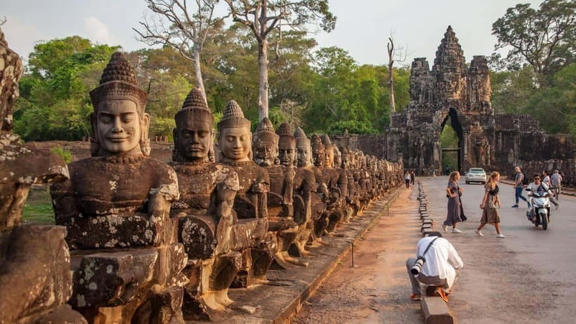 Angkor Wat Small Tour With Private Tuk Tuk - Bayon and the stone faces of Angkor Thom
