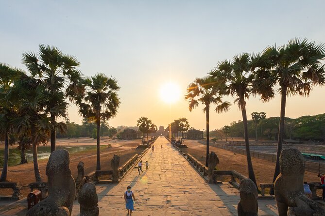 Angkor Wat Sunrise Guided Join-In Tour/Private Tour - What the guide adds to the morning