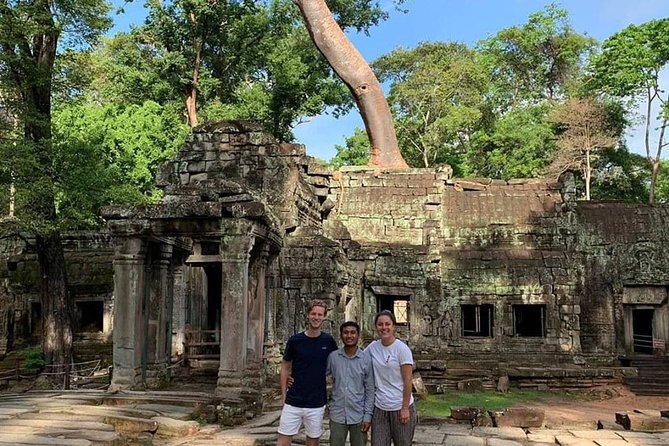 Angkor Wat: Sunrise or Sunset Tours with Tuk Tuk - Angkor Thom’s South Gate: a short stop with huge scale