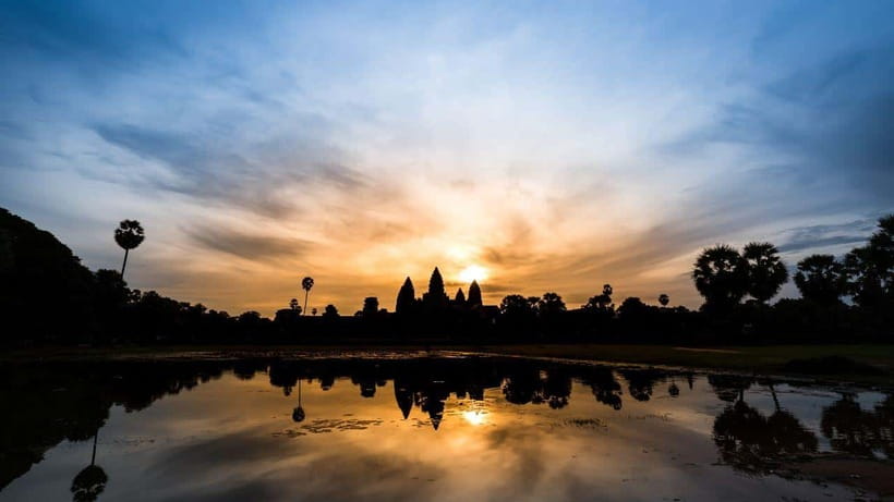 Angkor Wat: Sunrise: Ta Prohm and Bayon Temple Tour - Two full hours inside Angkor Wat
