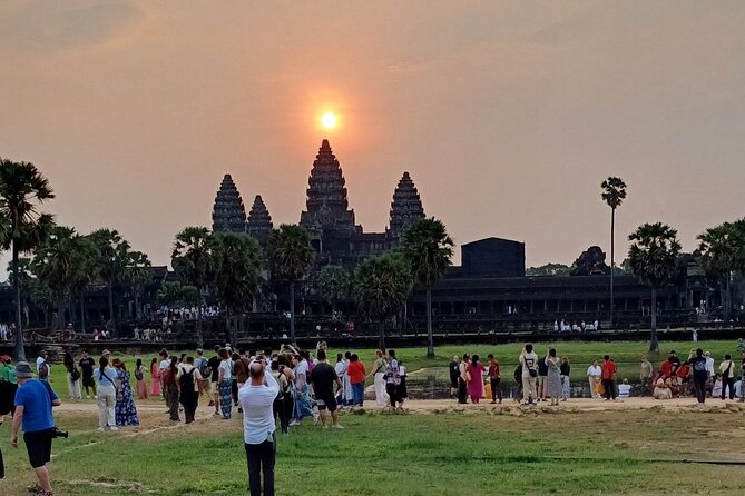 Angkor Wat Sunrise Tour - Bayon and the faces of Angkor Thom