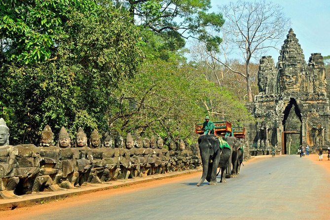 Angkor Wat Sunset Tour - Angkor Thom introduces the royal city