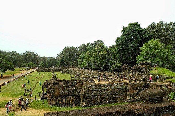 Angkor Wat Sunset TUK TUK Tour - Angkor Wat: allow two hours for the star attraction
