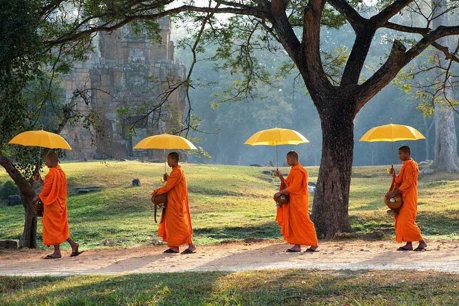 Angkor Wat Temples Tour with Entrance Ticket and Lunch - Angkor Thom and the monumental South Gate