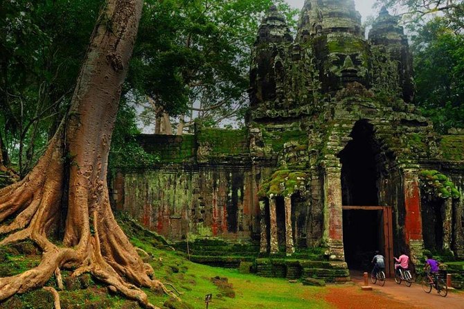 Angkor Wat Temples Tour with Entrance Ticket and Lunch - Lunch and the physical effort involved