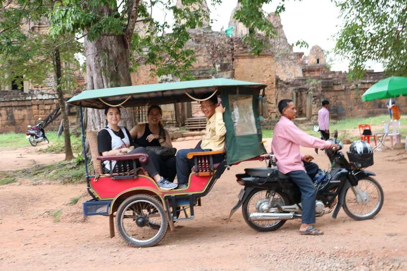 Angkor Wat: Tuk Tuk and Walking Tour - Walking into Angkor Thom’s ancient city