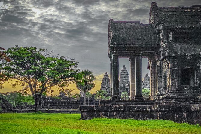 Angkor World Heritage with Sunrise - Small Group - Angkor Thom’s South Gate and the road into the old capital