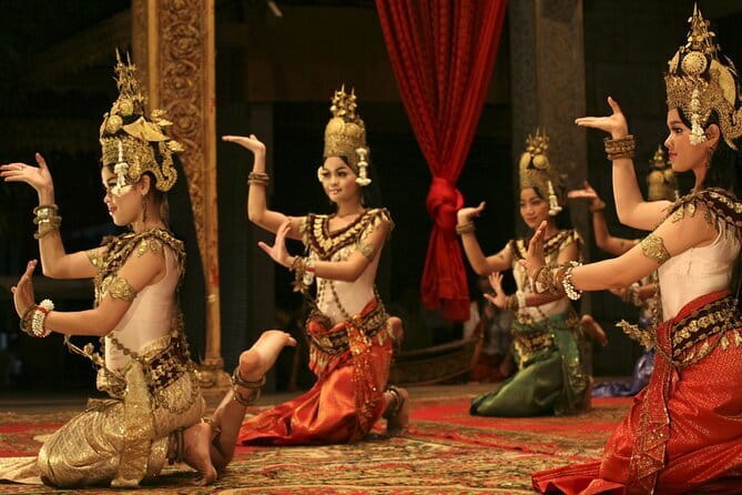 Apsara Dance Performance Including Buffet Dinner and Hotel Pickup - The 6 p.m. tuk-tuk pickup