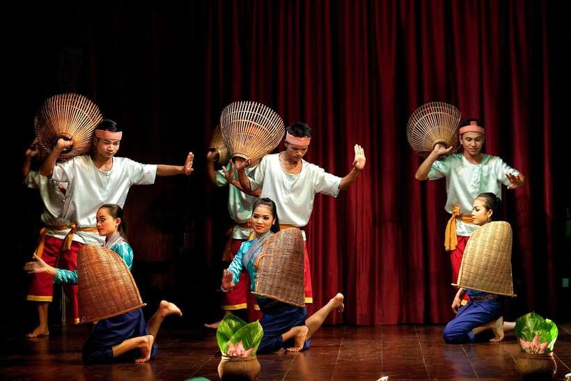 Apsara Performance include Dinner & hotel pick up - Buffet dinner: useful, flexible, and not a fine-dining event
