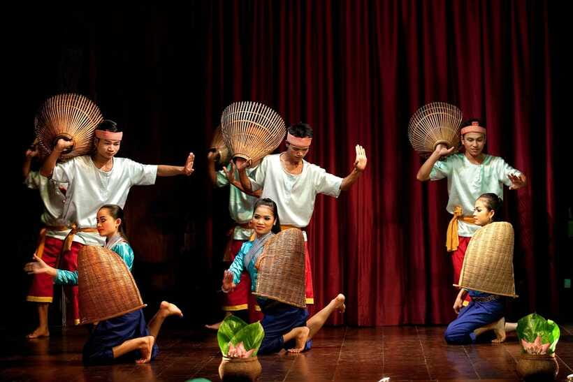 Apsara Performance include Dinner & hotel pick up - Who should book this cultural evening?