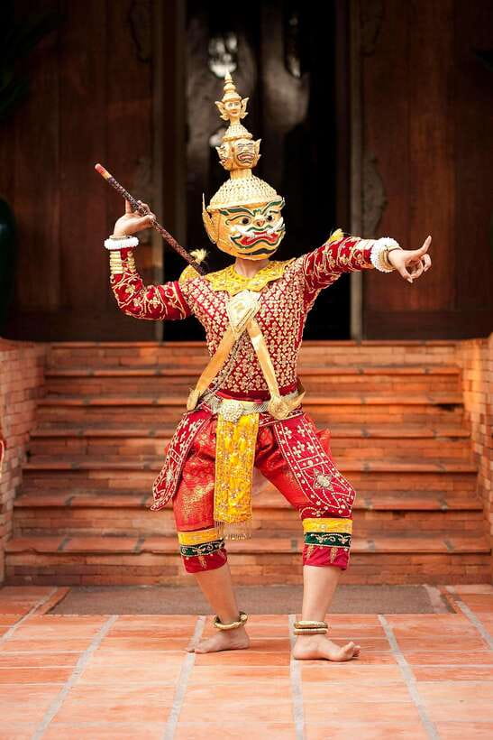 Apsara Performance include Dinner & hotel pick up - Should you book the Apsara Performance with Dinner?