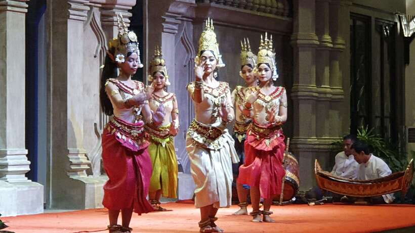 Apsara Performance Including Buffet Dinner & Hotel Pick up - An easy cultural evening after the temples
