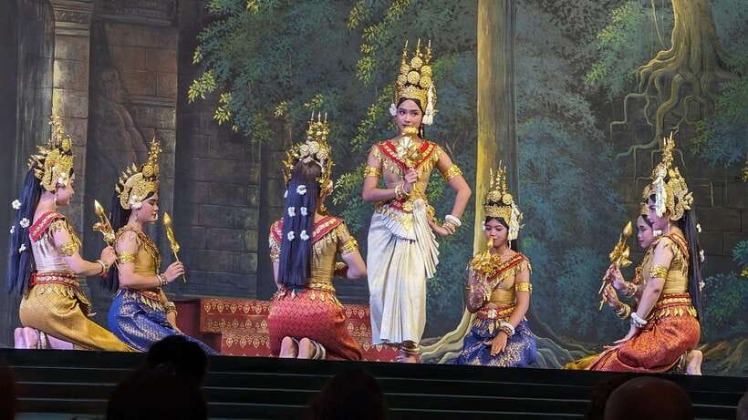 Apsara Performance Including Buffet Dinner & Hotel Pick up - The tuk-tuk pickup sets the tone