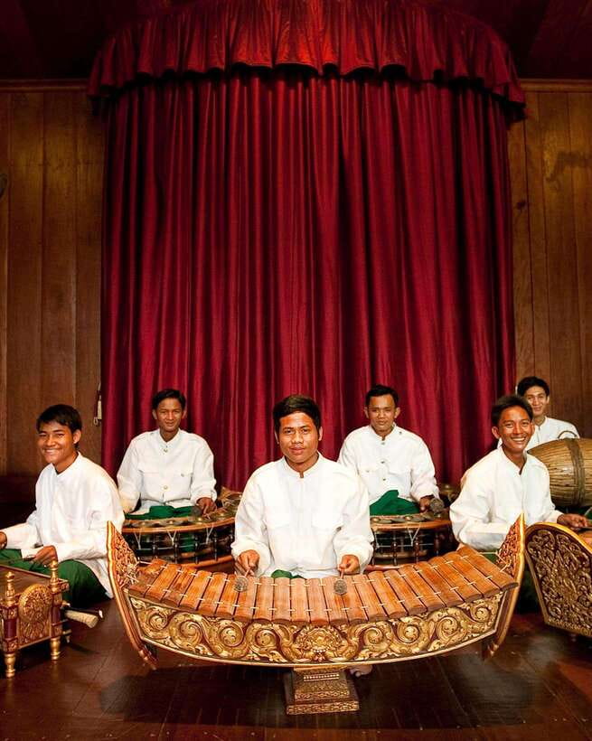 Apsara Theater Performance include dinner & Hotel pick up - Who should book this evening