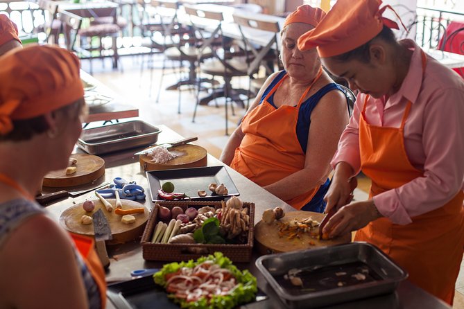 Award-Winning Cooking Class Experience with Professional Teacher - Sitting Down to Eat What You Made