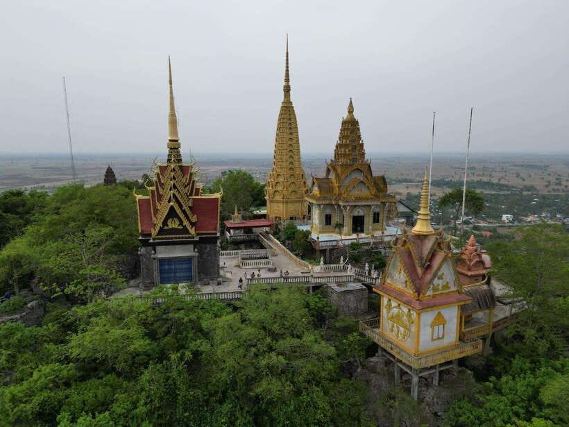 Bamboo train. Phnom Sampove cave. Bat cave and Banan Temple - Key points to know before booking