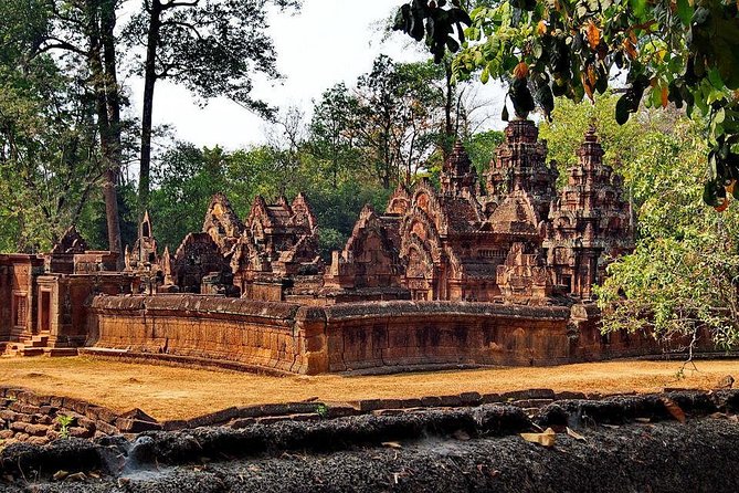 Banteay Srei & Angkor Big Circuit Tour - Pre Rup: a strong opening at a pyramid temple