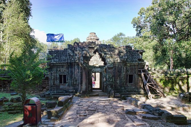 Banteay Srei & Angkor Big Circuit Tour - Eastern Mebon and the memory of East Baray