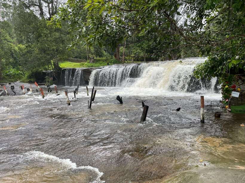 Banteay Srei, Kulen Waterfall & Beng Mealea Small-Group Tour - The guide and vehicle can shape the day