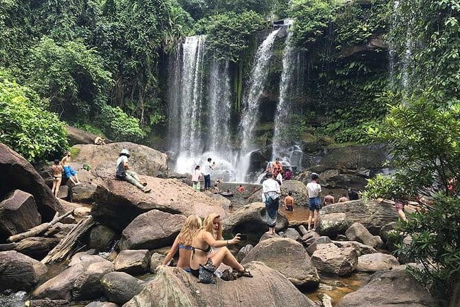 Banteay Srei Temple and Kompong Phluk Village Private Tour - Who will enjoy this private outing?