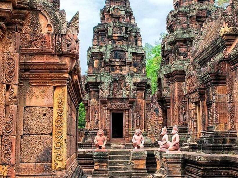 Bantreay Srei , Kbal Spean and Landmine Museum with Tuk Tuk - Banteay Srei’s fine stonework