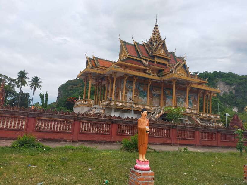 Battambang: Tuk-Tuk, Bamboo Train, Killing/Bat Caves, Sunset - A day that starts with Battambang’s streets