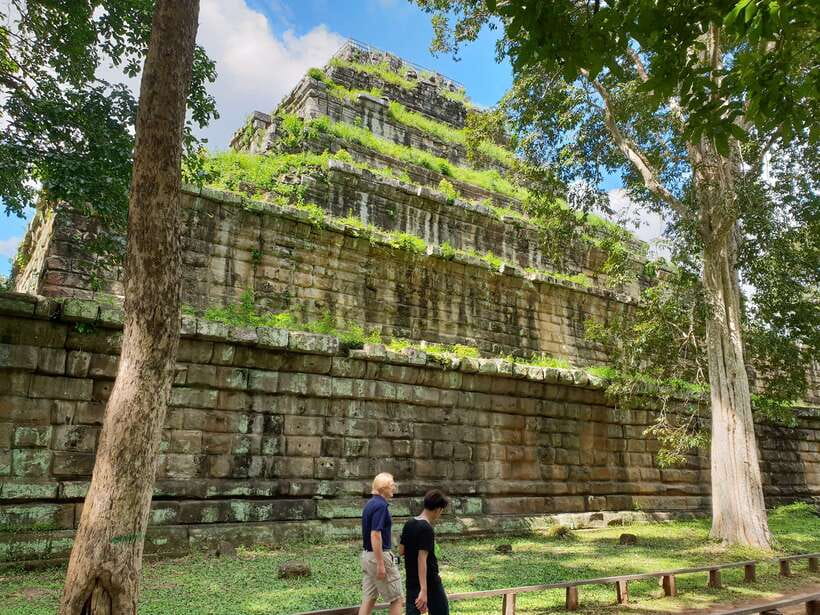Beng Mealea, Koh Ker & Floating village Day Tour - The guide can make or break the day