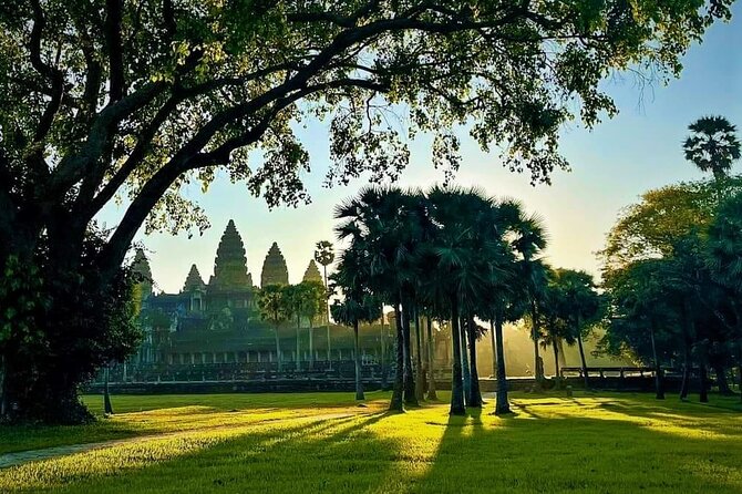 Cambodia Highlight 6 Days Tour from Siem Reap to Phnom Penh - Day 5: Phnom Penh’s royal landmarks and painful past