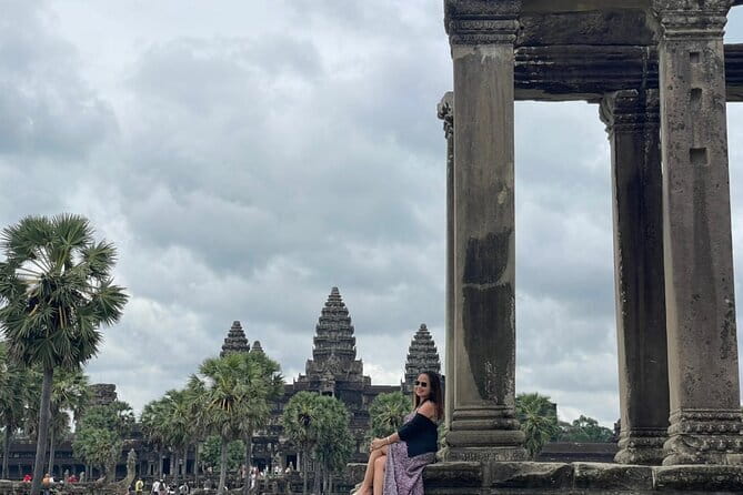 Classic Angkor Wat Sunrise Full Day Private Guide Tour - Bayon and its famous stone faces
