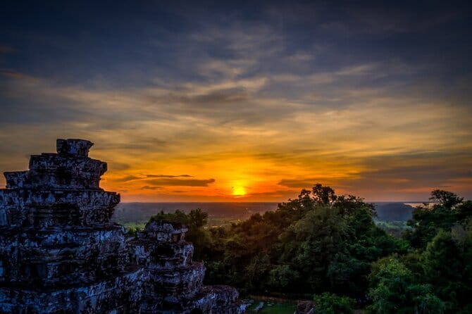 Classic Angkor Wat Sunrise Full Day Private Guide Tour - What your morning will feel like