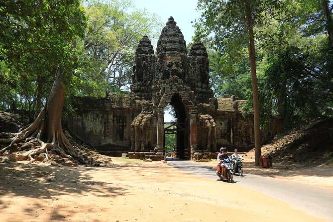 Classic Angkor Wat Sunrise or Sunset Private and Small GroupTour - Angkor Wat, the grand beginning