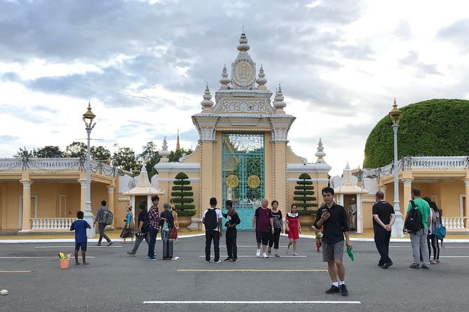 Classic Phnom Penh City Full Day Tour - National Museum: two hours with Khmer art