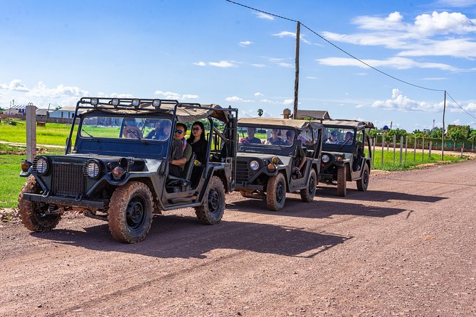 Countryside Sunset Jeep Tour with Drinks included - How the small group changes the experience