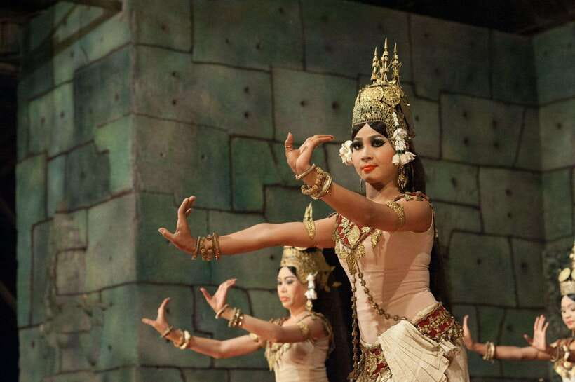 Dinner Show Apsara Dance, Pickup round trip included - Arriving At The Dinner Theater