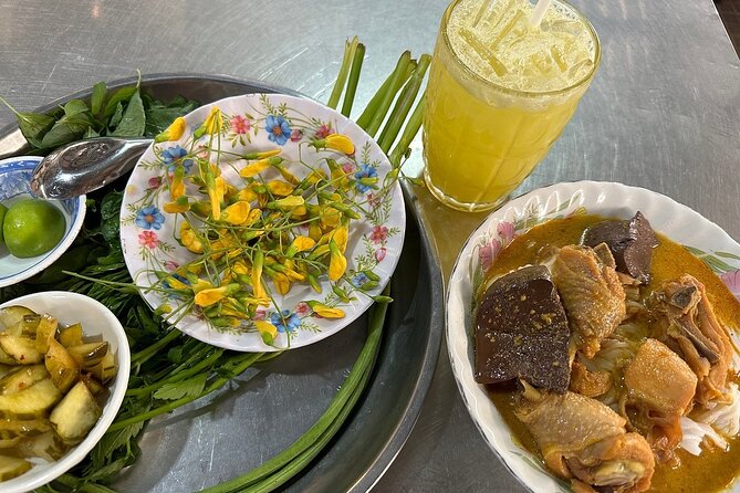 Evening Cambodian Food Tour - Starting with noodles at Wat Botum Park