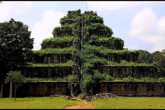 Explore Angkor Wat Sunrise Small Tour Private VIP Car - Banteay Kdei and the quiet water of Srah Srang