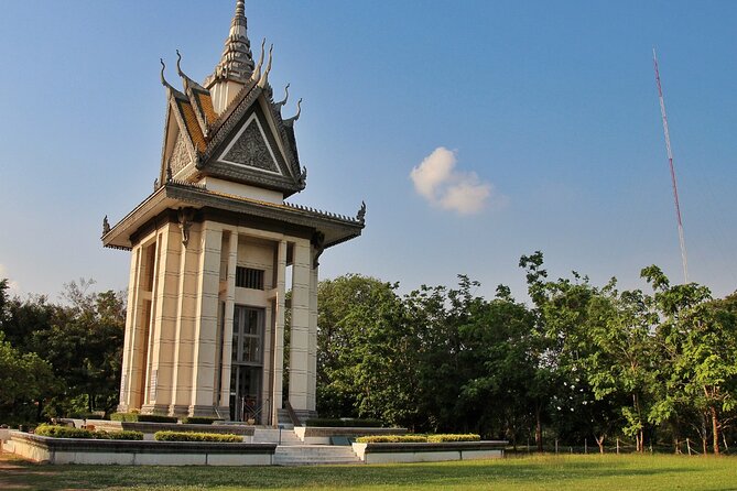 Exploring the Best of Phnom Penh: A Full Day Tour - Central Market: one hour for shopping and people-watching